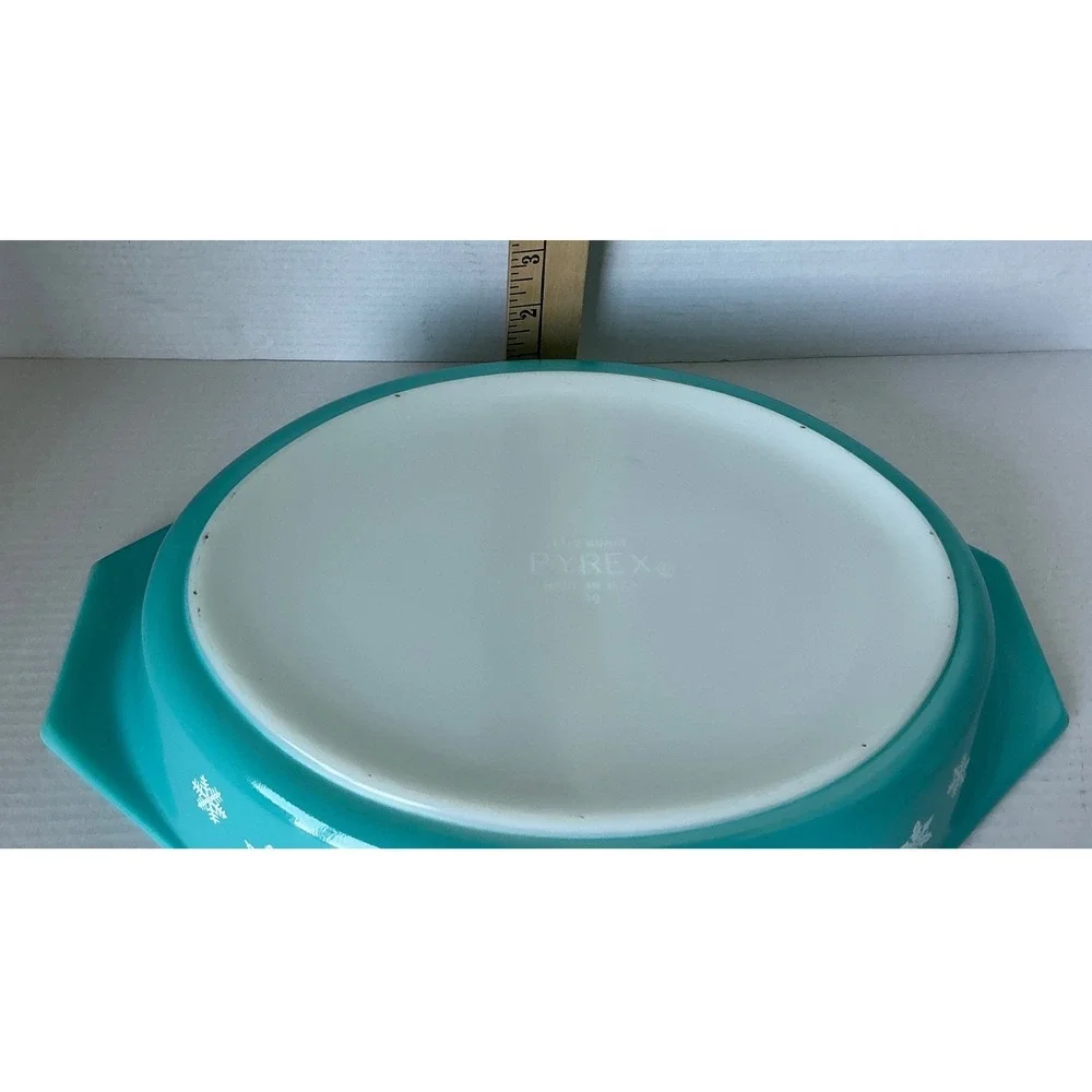 Pyrex Vintage Snowflake Divided Casserole Dish 1.5qt Turquoise MCM with Lid
